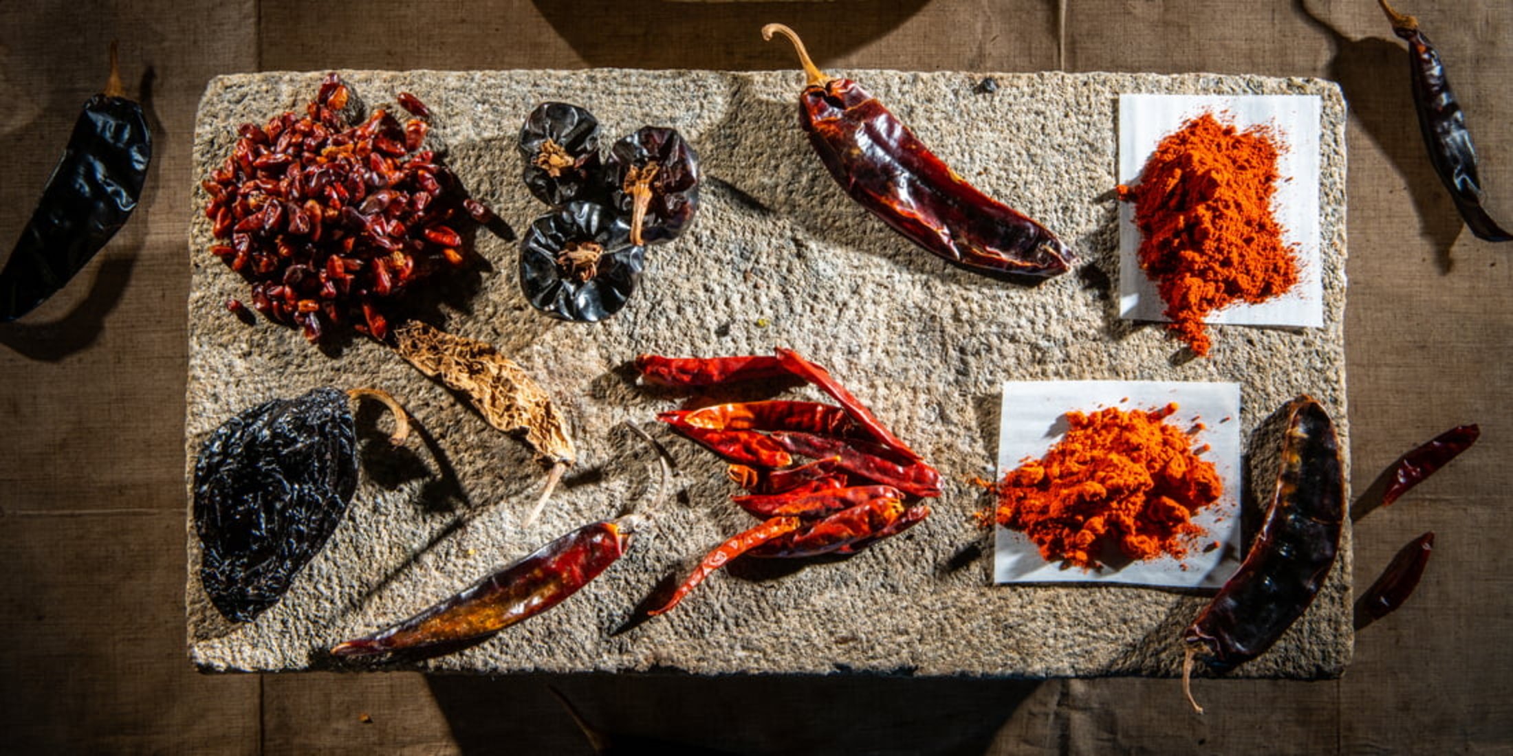 Photo d’une sélection de piments Épices Roellinger