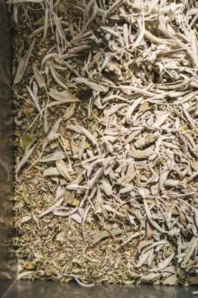 Photo d'herbes aromatiques séchées en vrac