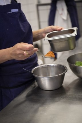 Image de préparation de poulet au saté